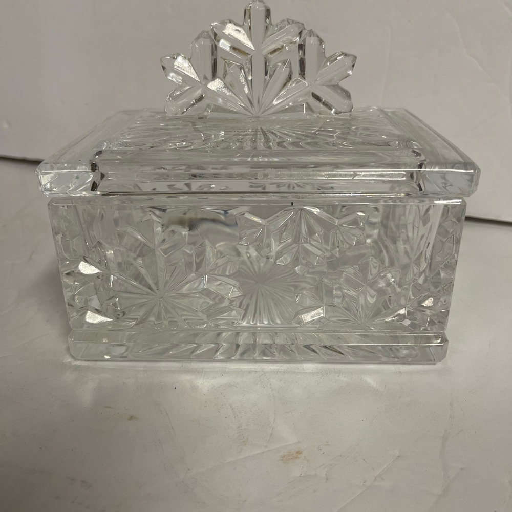 Vintage Elegant Snowflake Crystal Glass Trinket Box